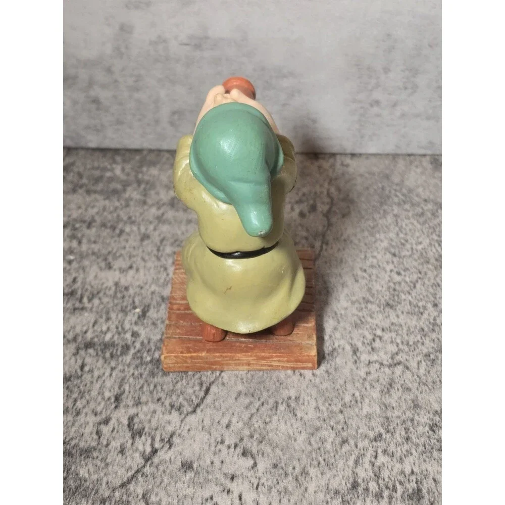 Walt DISNEY Snow White The Seven Dwarfs SLEEPY Figurine 65th Anniversary Enesco